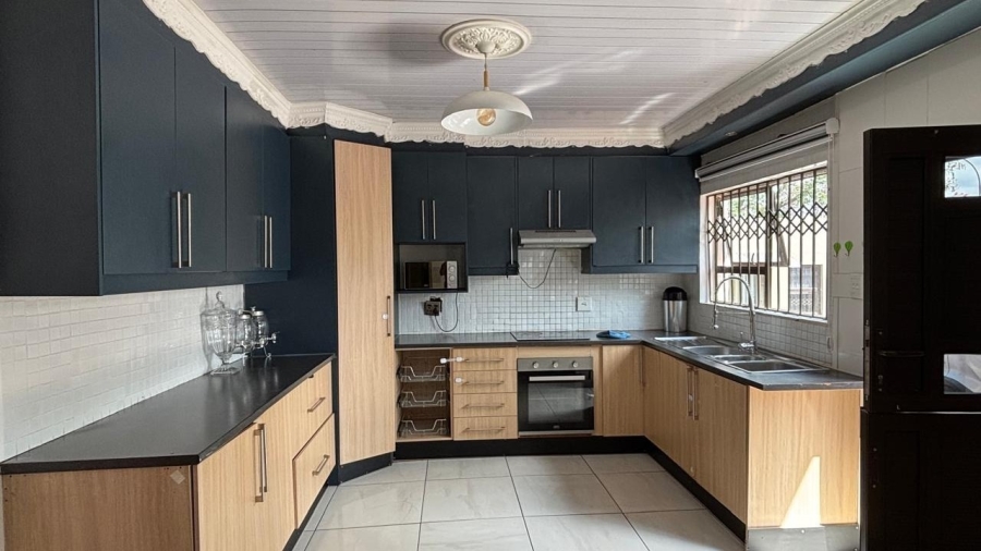 7 Bedroom Property for Sale in Mogwase Unit 4 North West